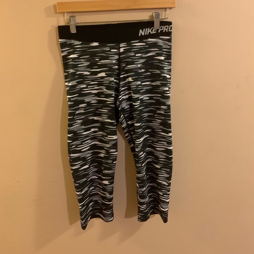 Women’s Nike Pro Cropped Leggings